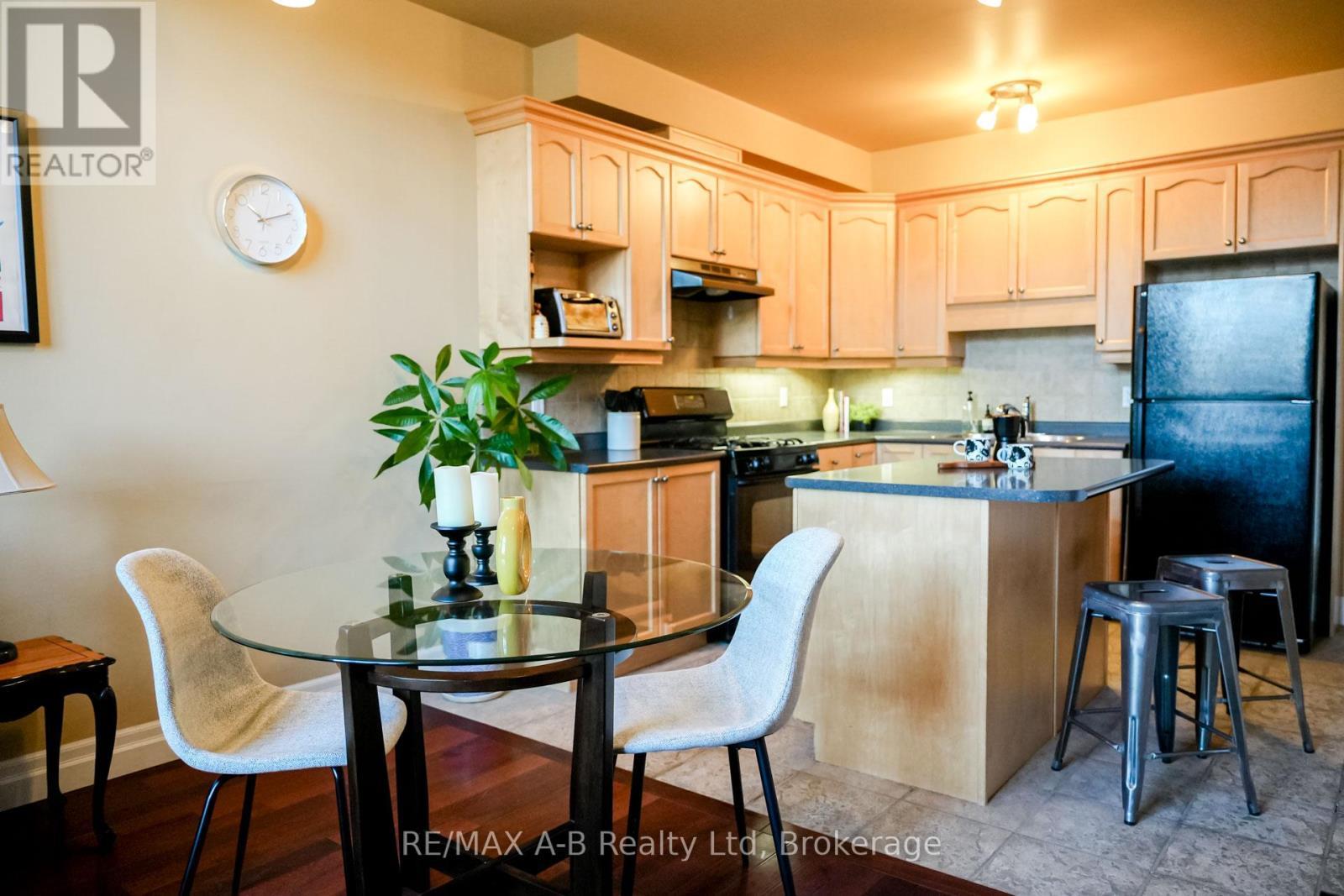 305 - 555 King Street E, Kitchener, ON - Indoor