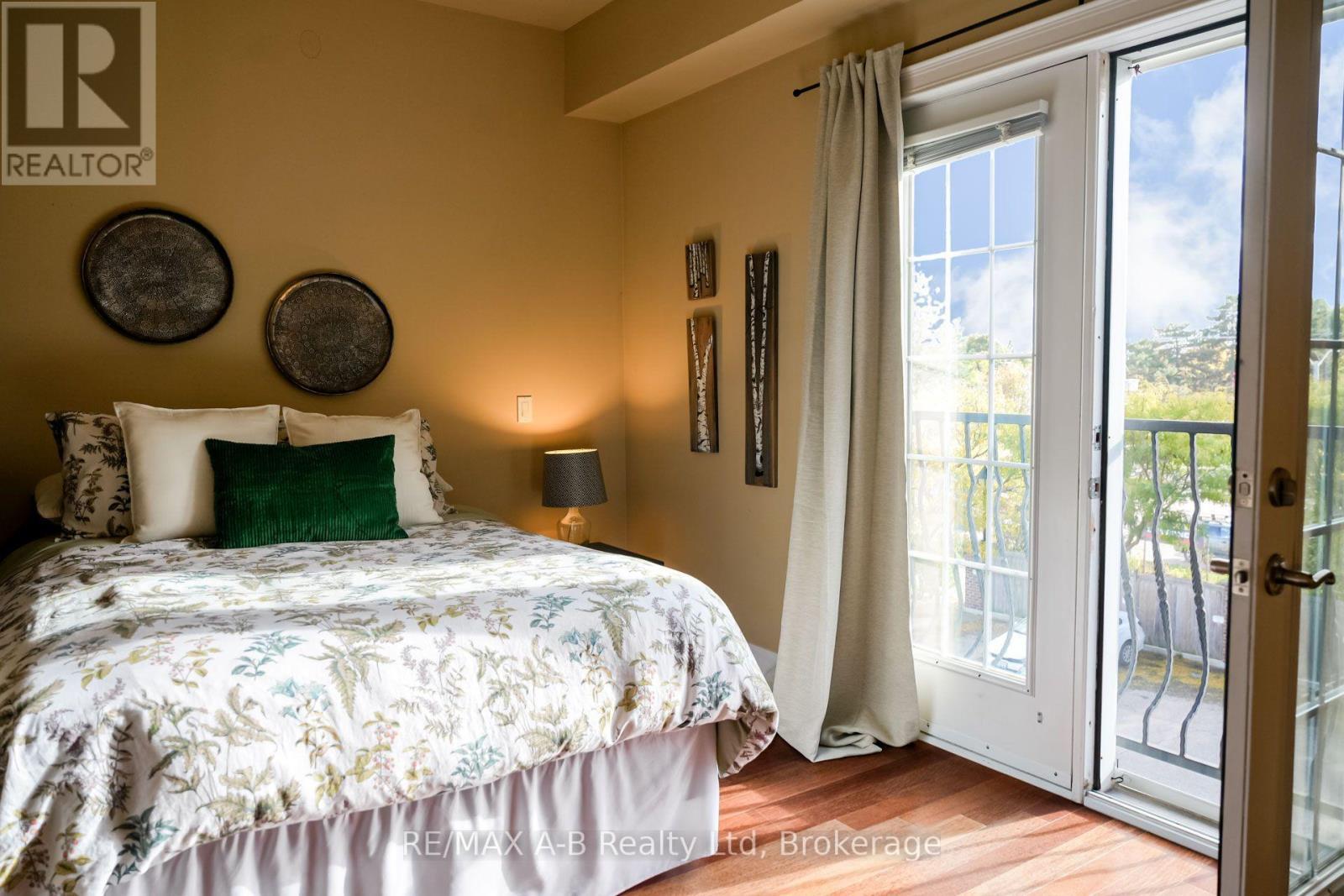 305 - 555 King Street E, Kitchener, ON - Indoor Photo Showing Bedroom
