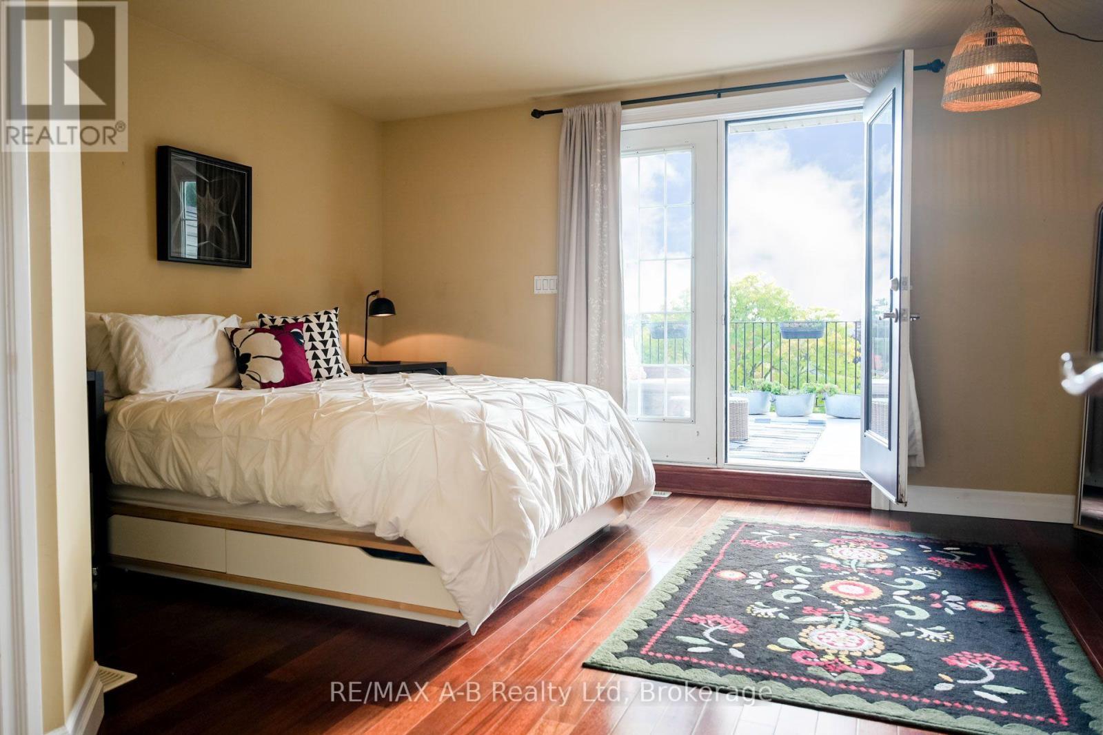 305 - 555 King Street E, Kitchener, ON - Indoor Photo Showing Bedroom