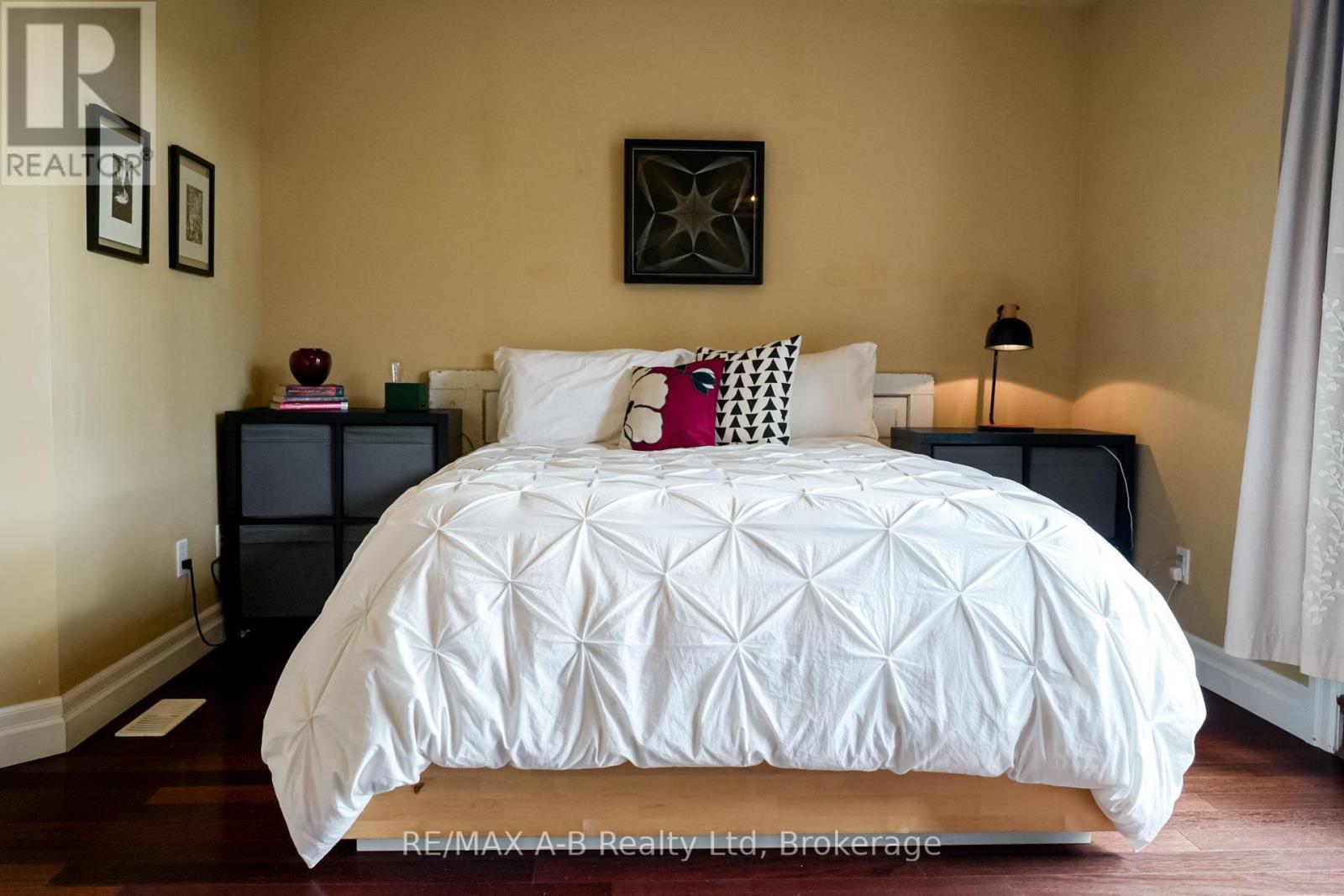 305 - 555 King Street E, Kitchener, ON - Indoor Photo Showing Bedroom