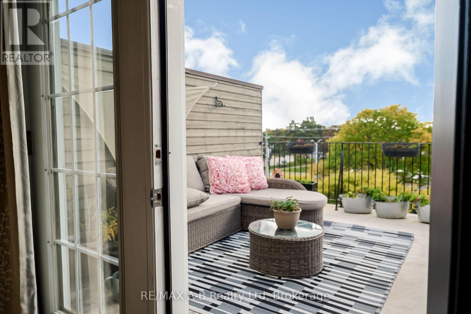 305 - 555 King Street E, Kitchener, ON - Outdoor With Exterior