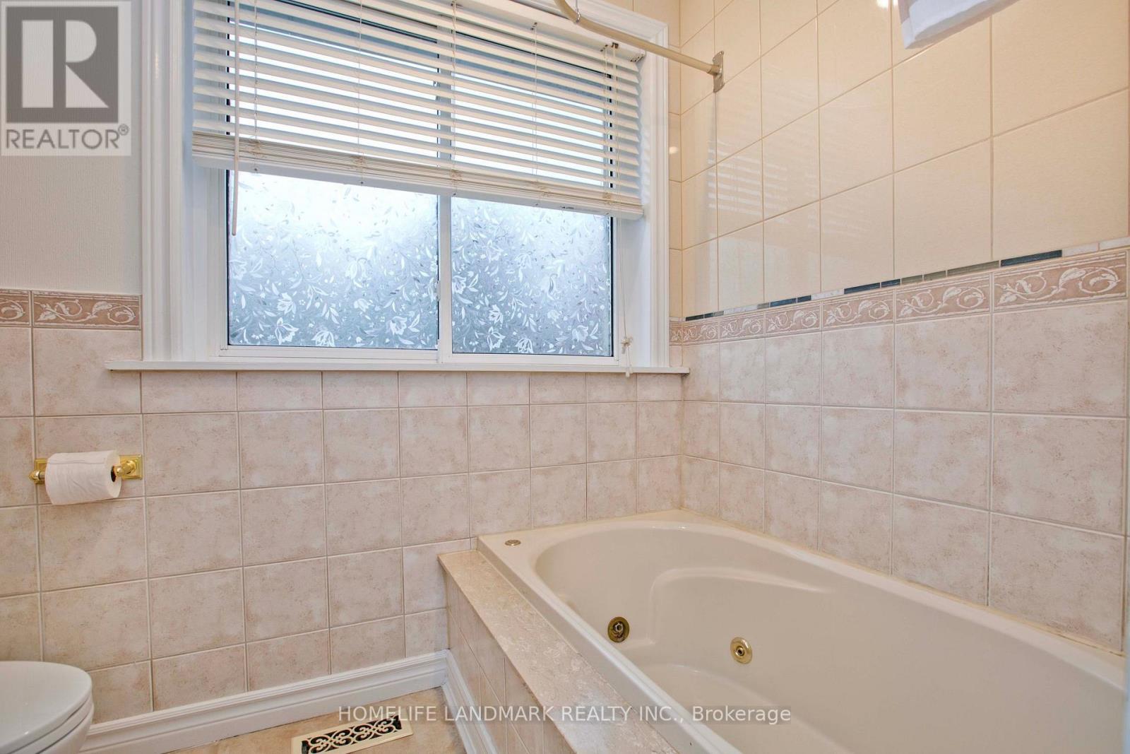 35 Crawford Drive, Ajax, ON - Indoor Photo Showing Bathroom