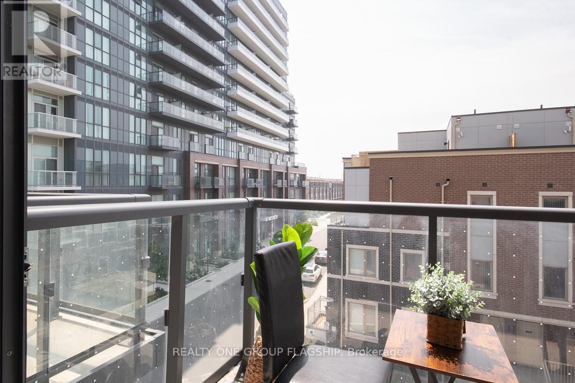 308E - 38 Honeycrisp Crescent, Vaughan, ON - Outdoor