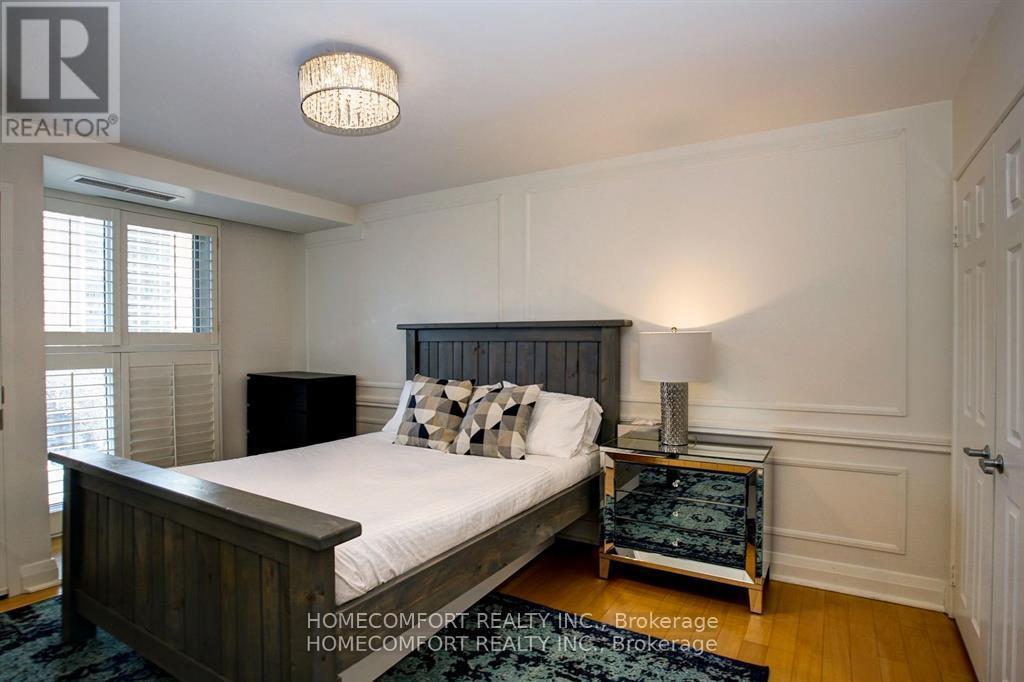 701 - 8 Wellesley Street E, Toronto, ON - Indoor Photo Showing Bedroom