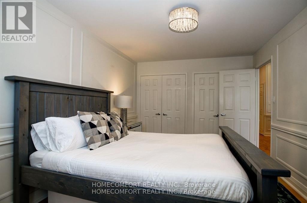 701 - 8 Wellesley Street E, Toronto, ON - Indoor Photo Showing Bedroom