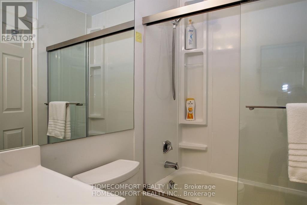 701 - 8 Wellesley Street E, Toronto, ON - Indoor Photo Showing Bathroom