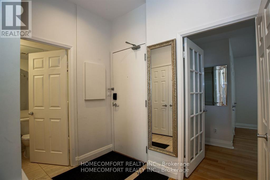 701 - 8 Wellesley Street E, Toronto, ON - Indoor Photo Showing Other Room