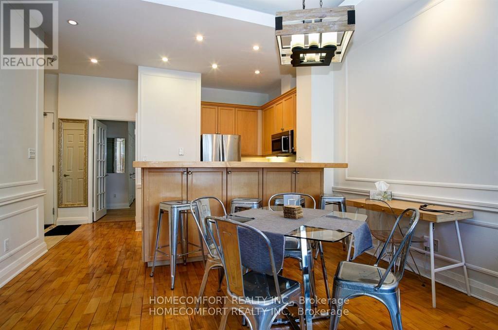 701 - 8 Wellesley Street E, Toronto, ON - Indoor Photo Showing Dining Room