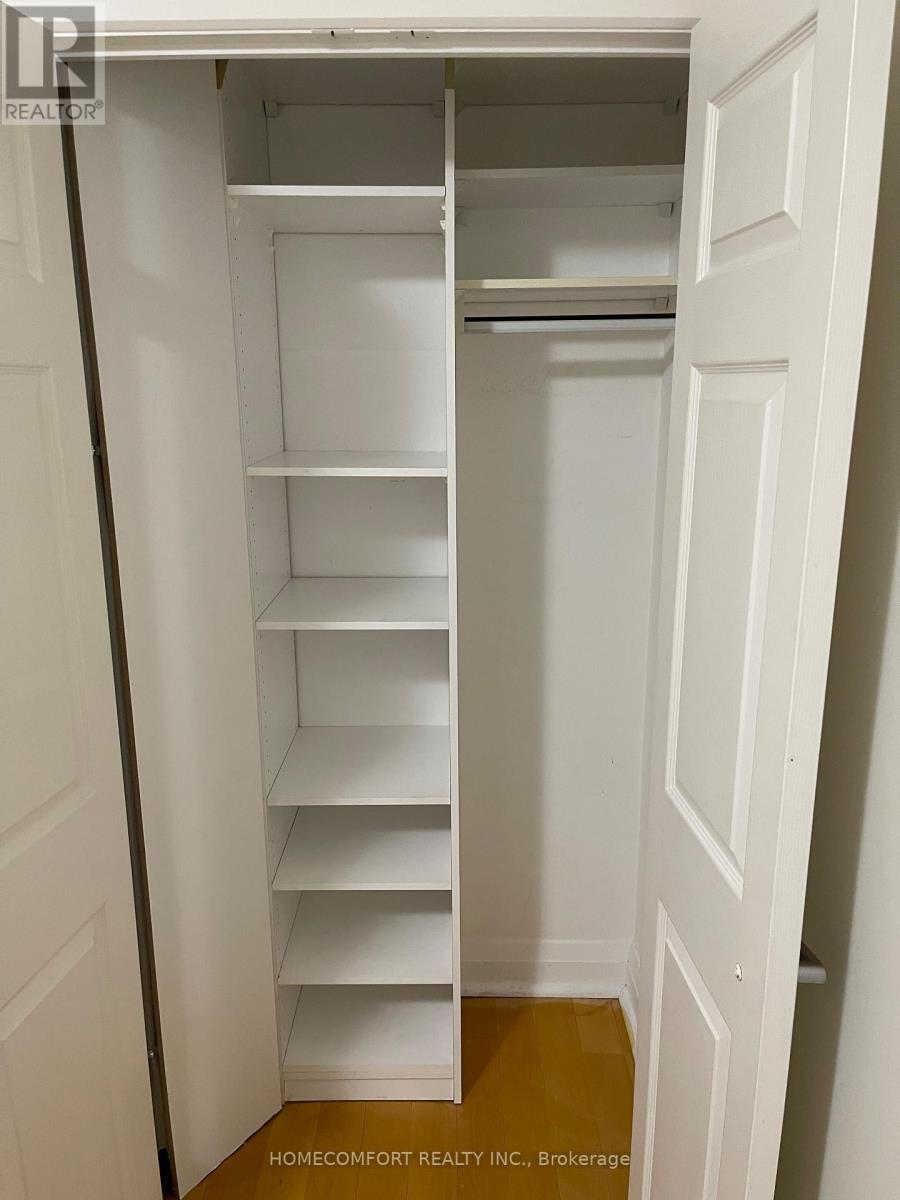 701 - 8 Wellesley Street E, Toronto, ON - Indoor With Storage