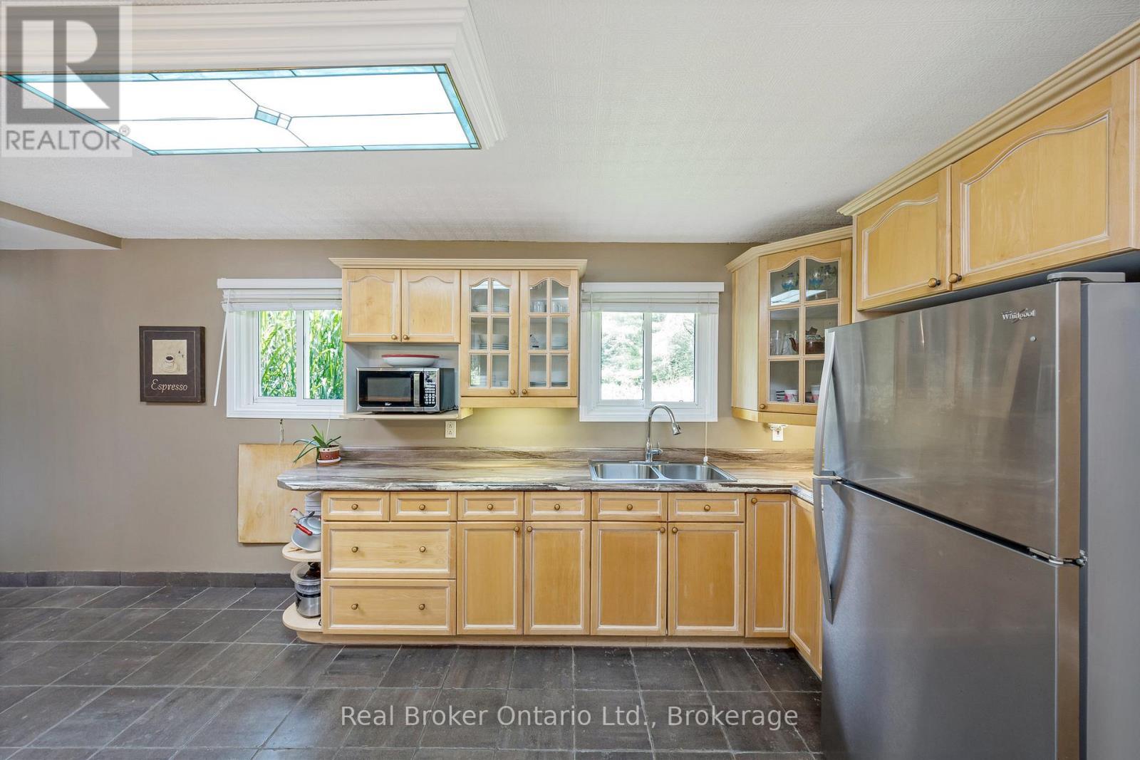 111016 11Th Line, East Garafraxa, ON - Indoor Photo Showing Kitchen With Double Sink
