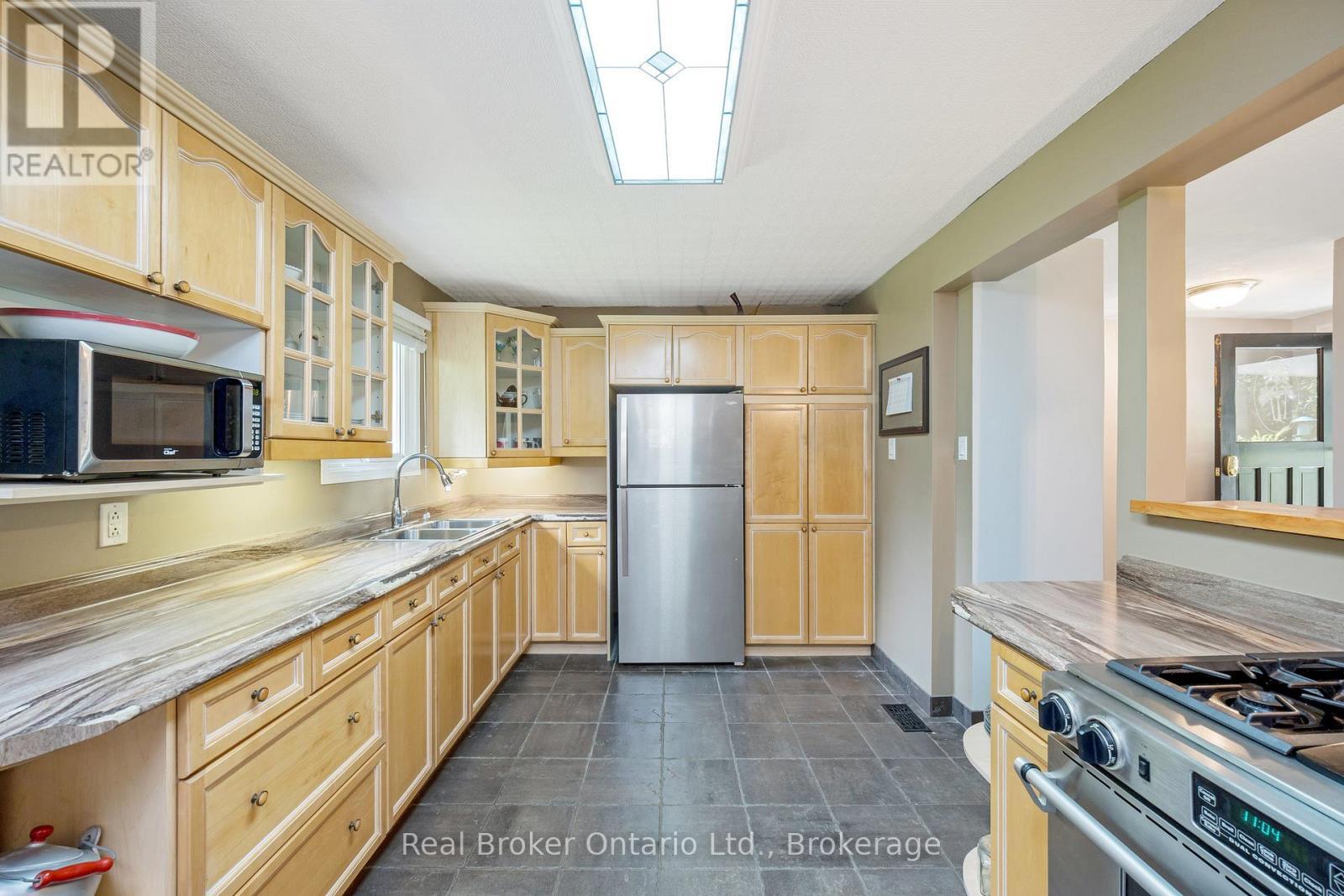 111016 11Th Line, East Garafraxa, ON - Indoor Photo Showing Kitchen With Double Sink