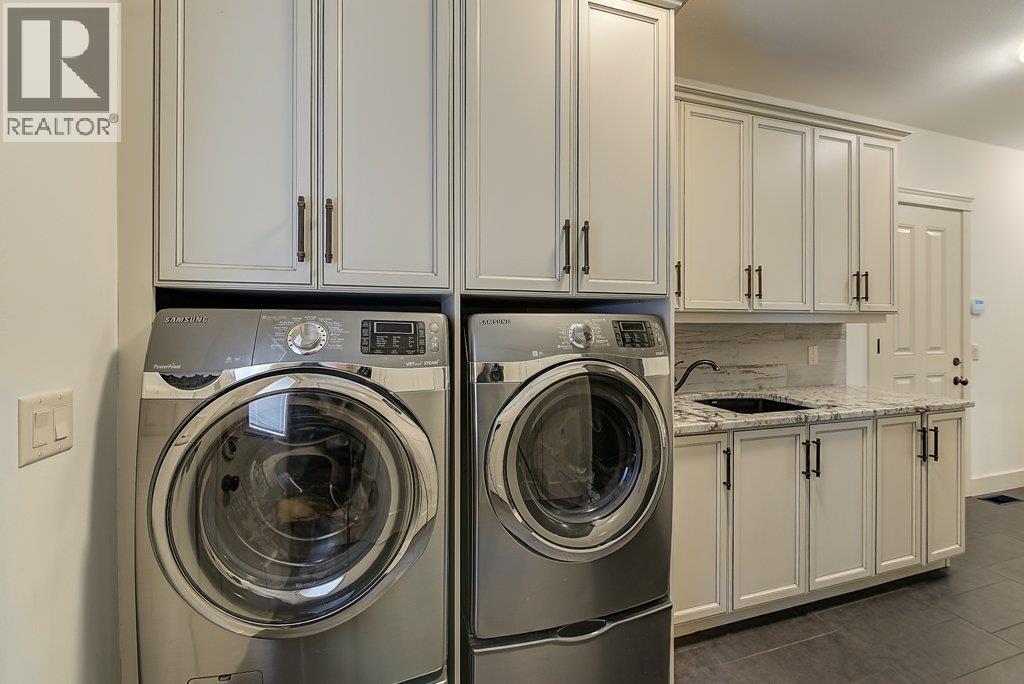 Laundry / Mud Room - 425 Audubon Court, Kelowna, BC - Indoor Photo Showing Laundry Room