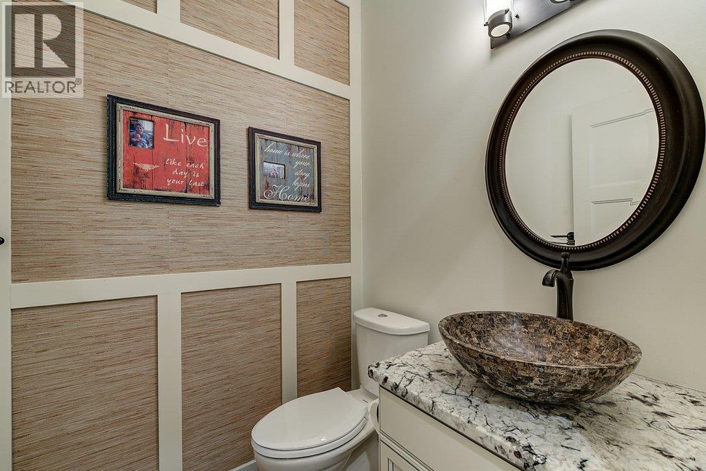 Powder room - Main floor - 425 Audubon Court, Kelowna, BC - Indoor Photo Showing Bathroom