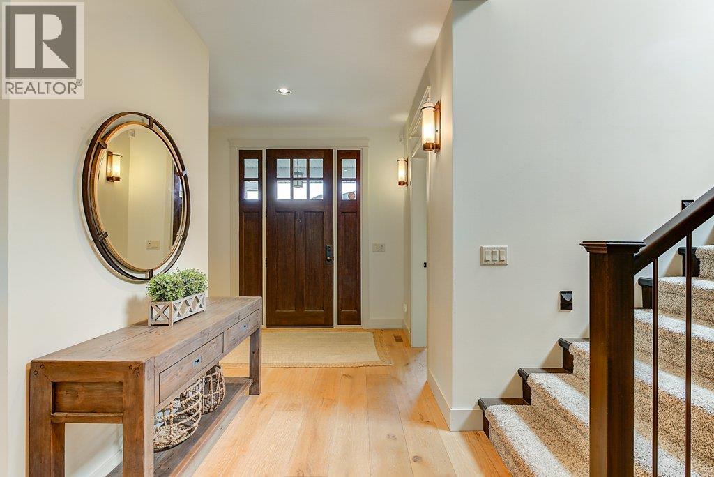 Lovely front entrance - 425 Audubon Court, Kelowna, BC - Indoor Photo Showing Other Room