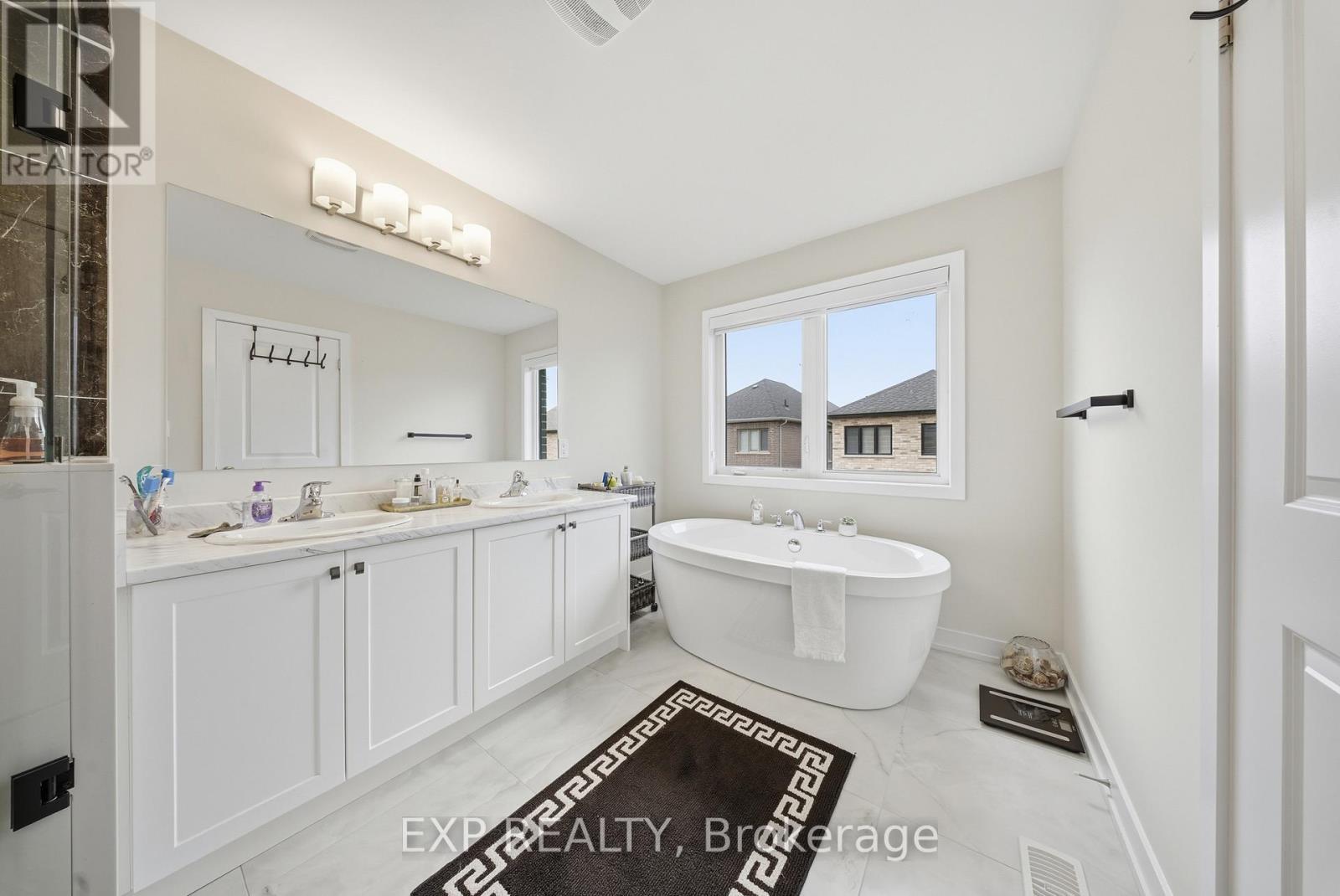 617 Etheridge Avenue, Milton, ON - Indoor Photo Showing Bathroom