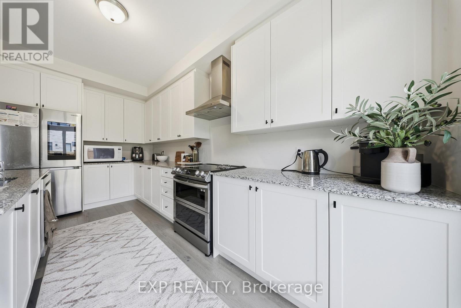 617 Etheridge Avenue, Milton, ON - Indoor Photo Showing Kitchen With Upgraded Kitchen