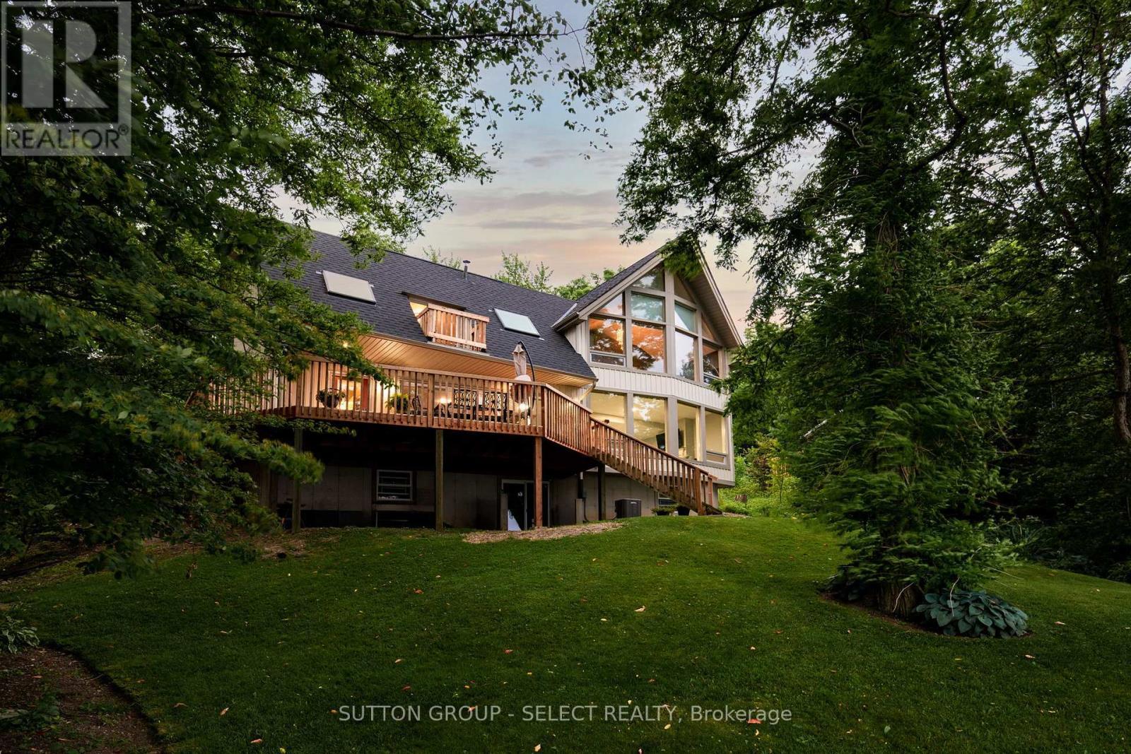 5284 Cliff Road, Lambton Shores (Forest), ON - Outdoor With Deck Patio Veranda