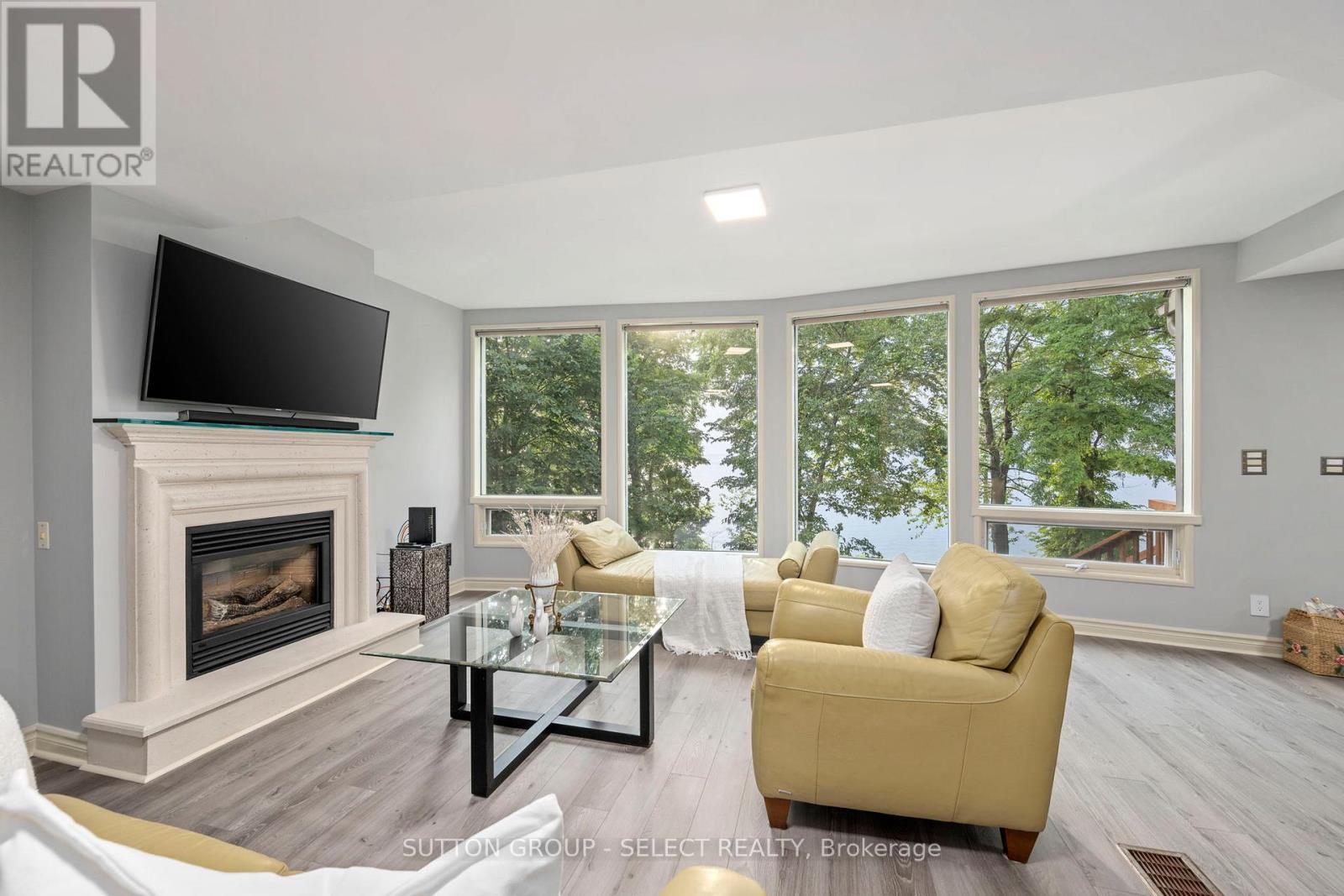 5284 Cliff Road, Lambton Shores (Forest), ON - Indoor Photo Showing Living Room With Fireplace