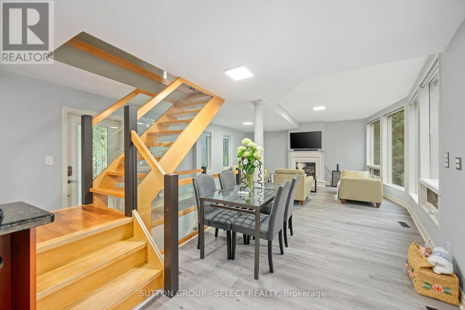 5284 Cliff Road, Lambton Shores (Forest), ON - Indoor