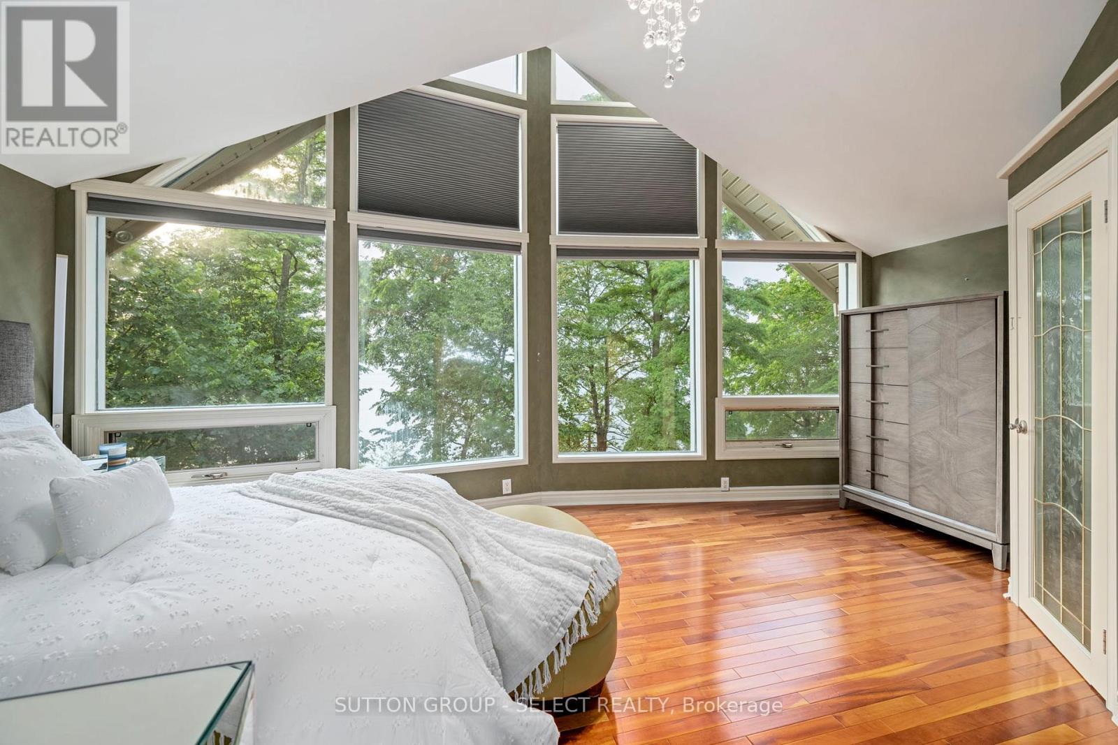 5284 Cliff Road, Lambton Shores (Forest), ON - Indoor Photo Showing Bedroom