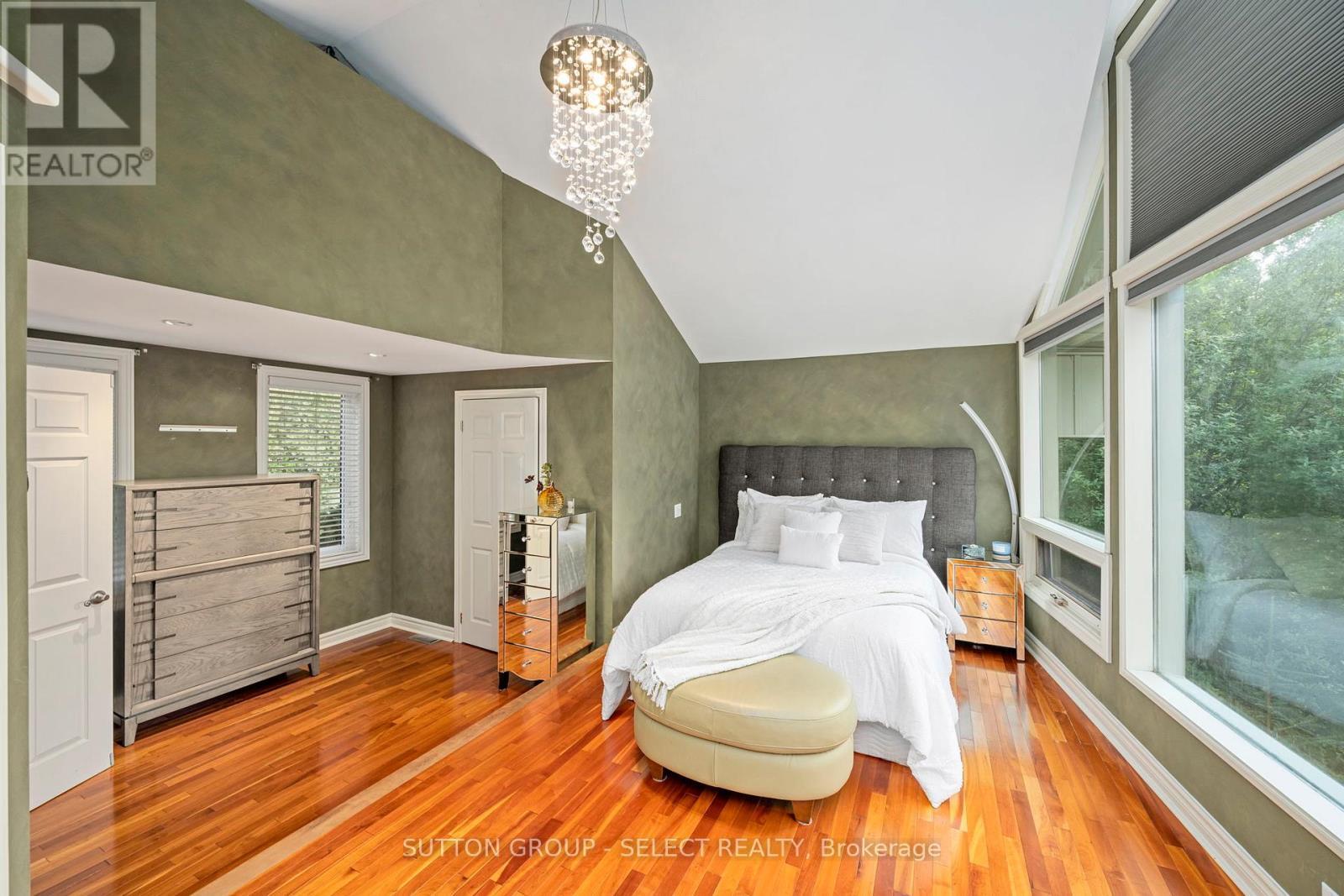 5284 Cliff Road, Lambton Shores (Forest), ON - Indoor Photo Showing Bedroom