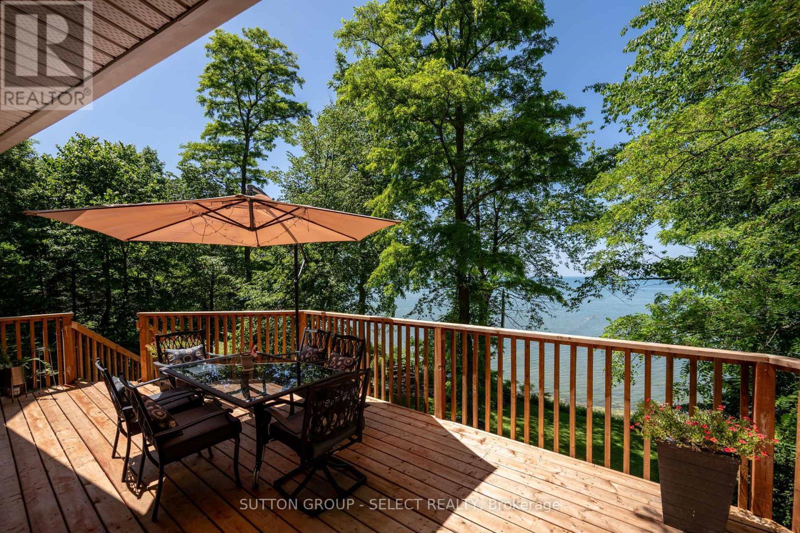 5284 Cliff Road, Lambton Shores (Forest), ON - Outdoor With Deck Patio Veranda With Exterior