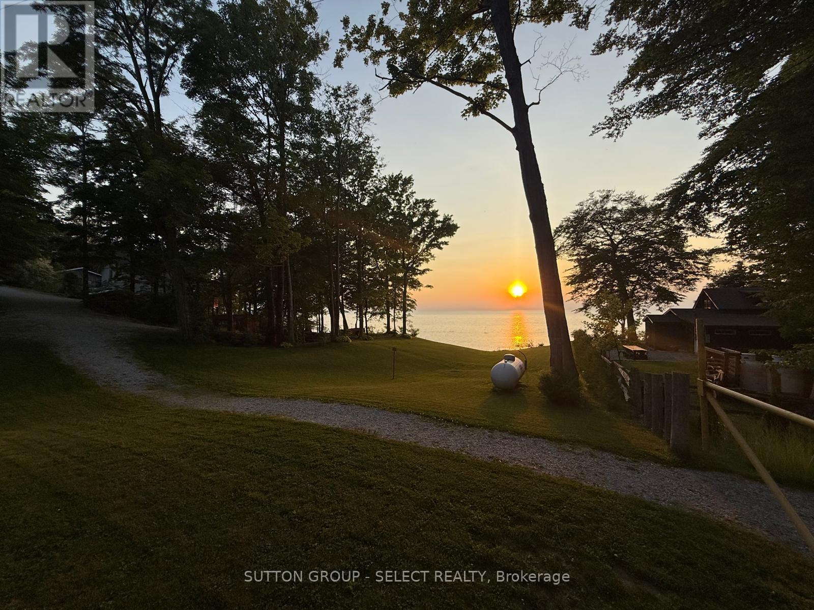 5284 Cliff Road, Lambton Shores (Forest), ON - Outdoor