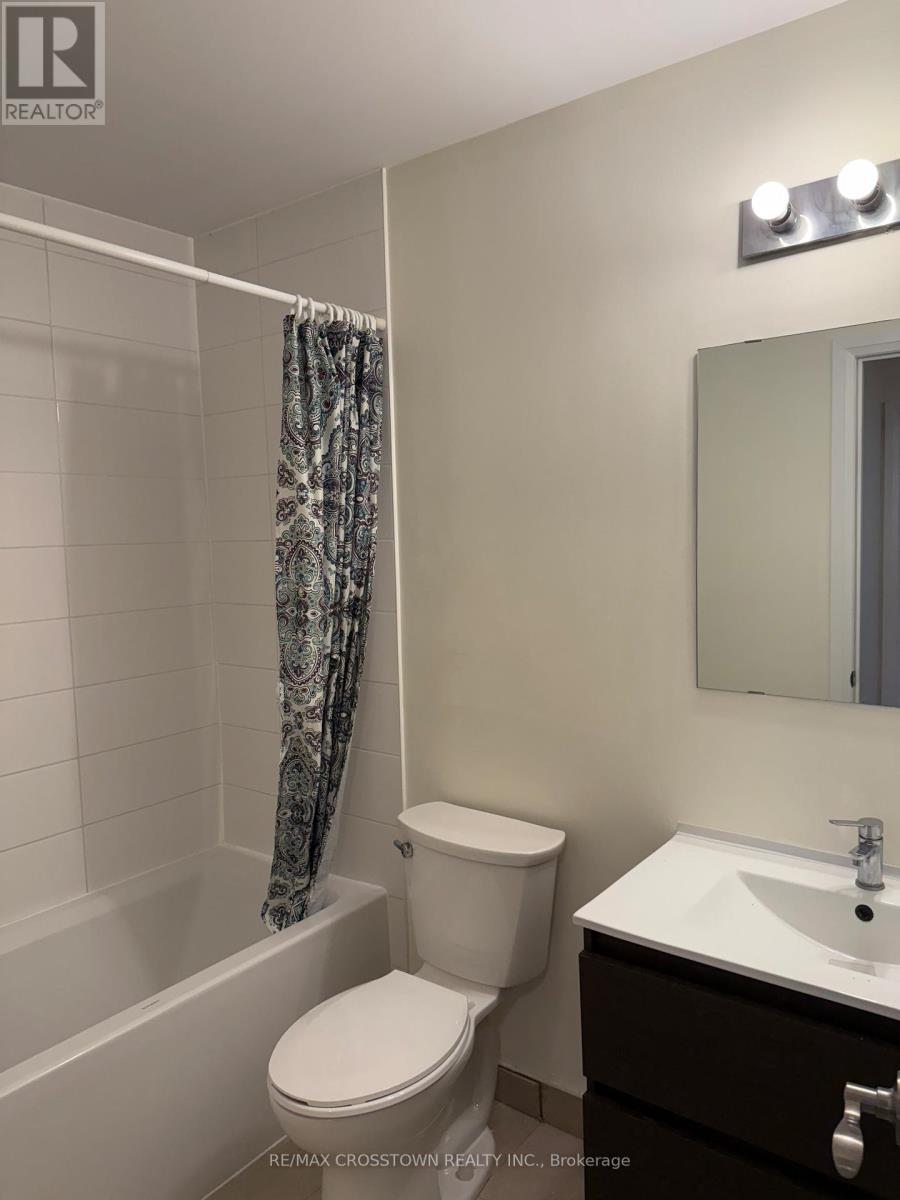 5 - 376 Blake Street, Barrie, ON - Indoor Photo Showing Bathroom