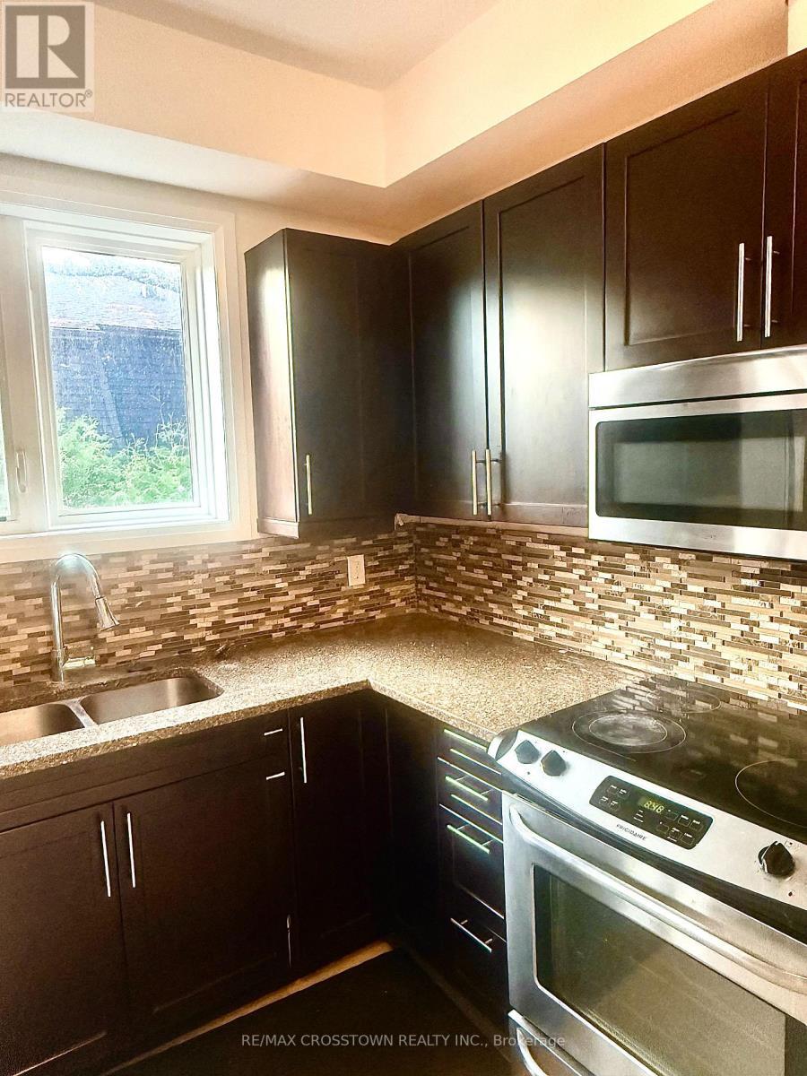 5 - 376 Blake Street, Barrie, ON - Indoor Photo Showing Kitchen With Double Sink