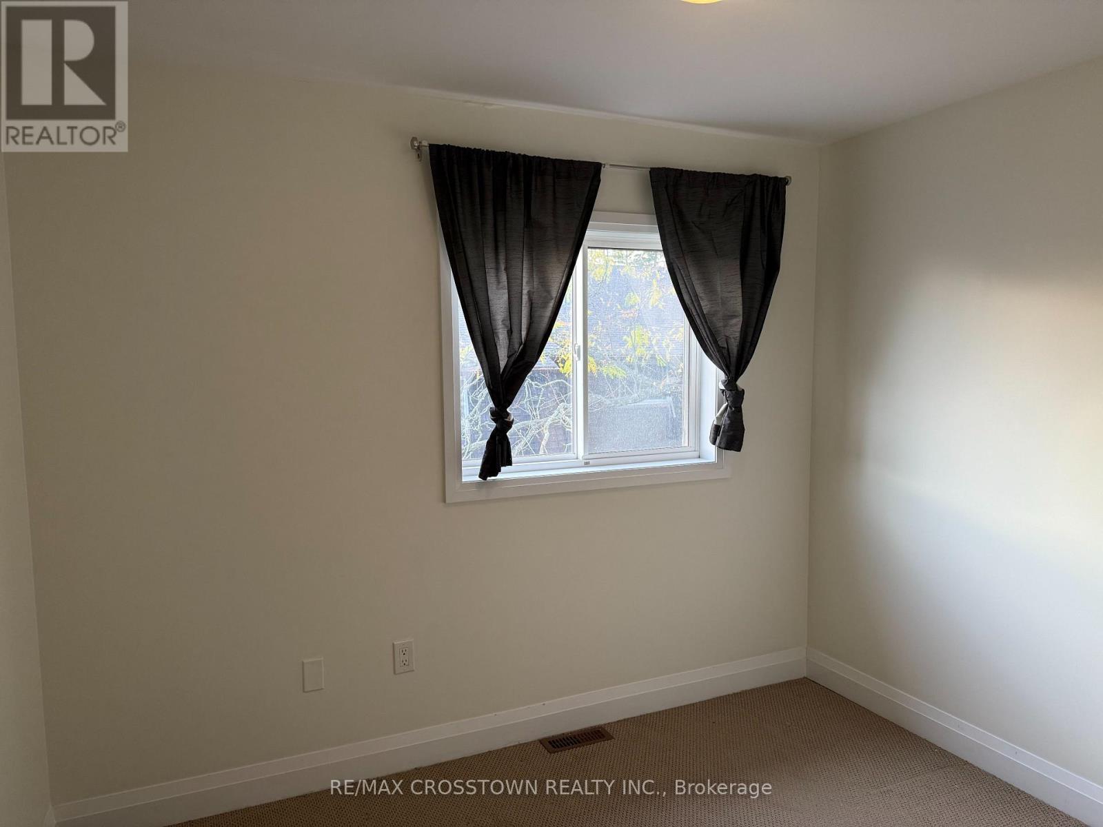 5 - 376 Blake Street, Barrie, ON - Indoor Photo Showing Other Room