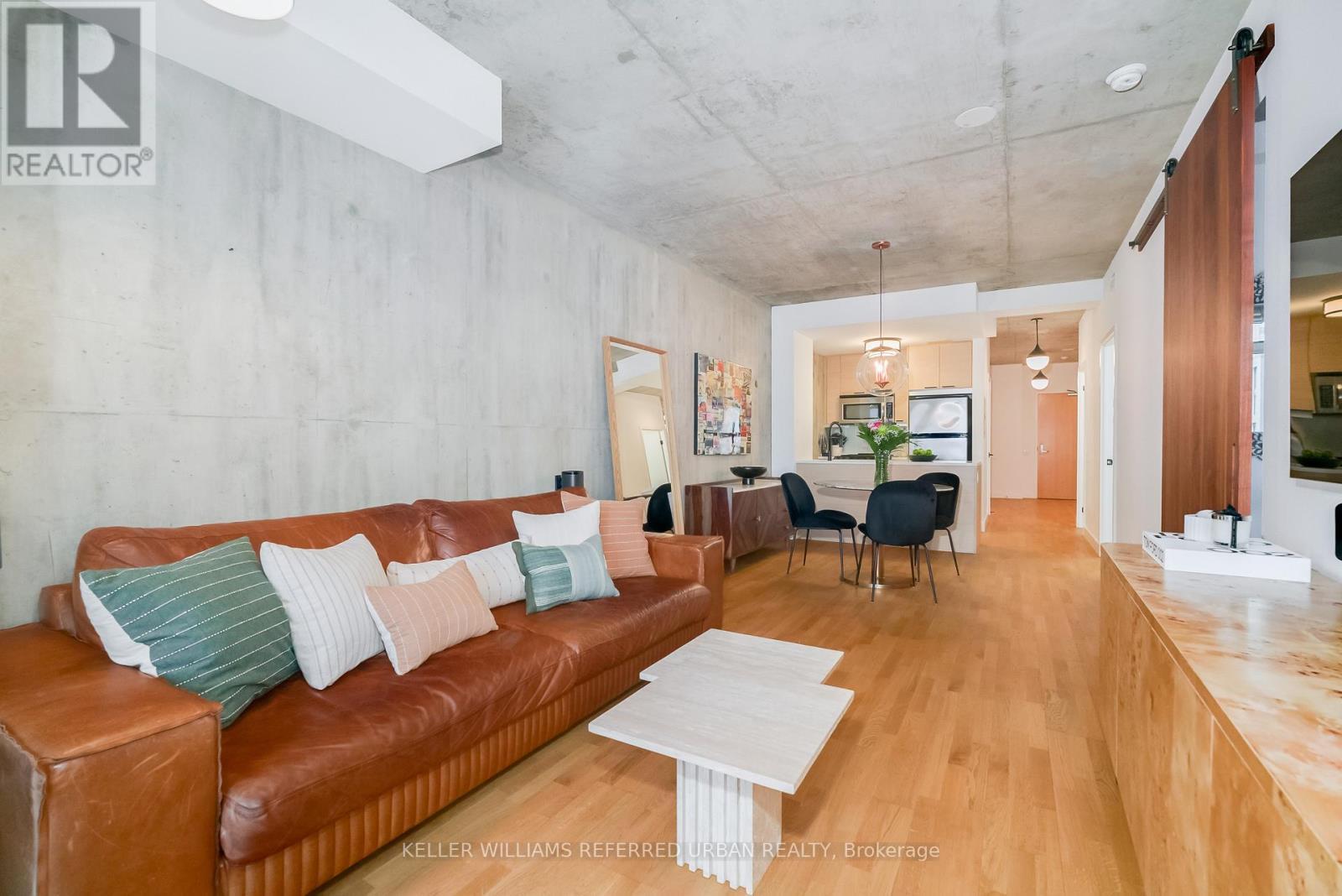 614 - 138 Princess Street, Toronto, ON - Indoor Photo Showing Living Room