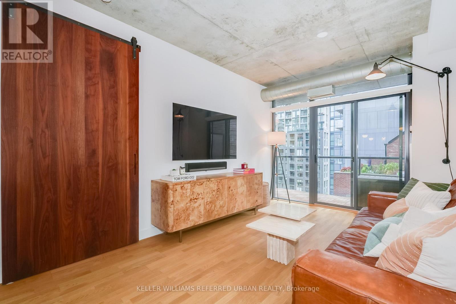 614 - 138 Princess Street, Toronto, ON - Indoor