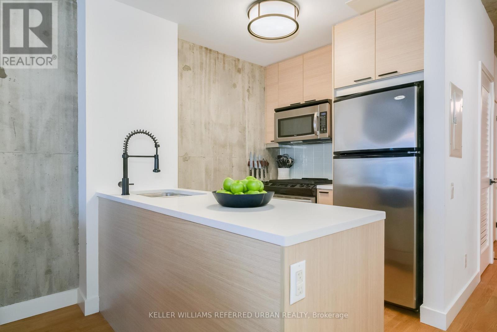 614 - 138 Princess Street, Toronto, ON - Indoor Photo Showing Kitchen