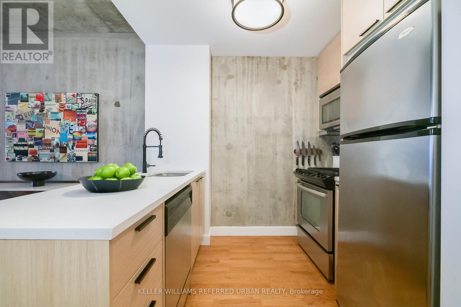 614 - 138 Princess Street, Toronto, ON - Indoor Photo Showing Kitchen