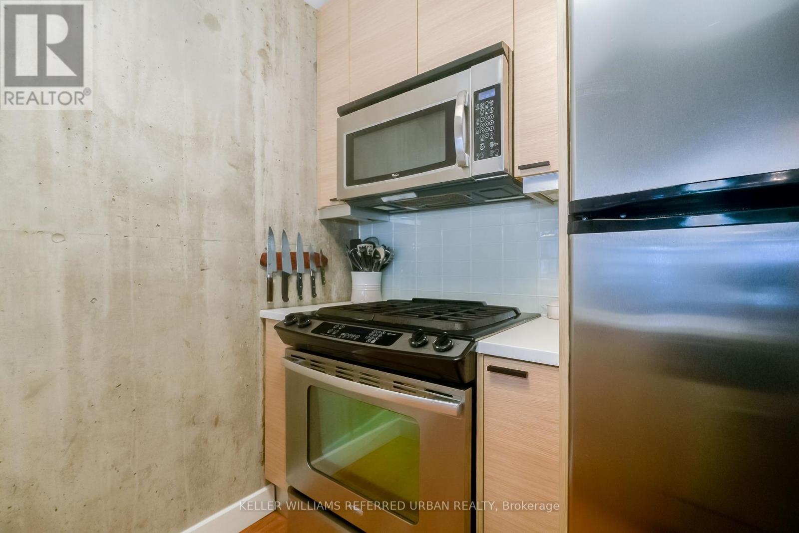 614 - 138 Princess Street, Toronto, ON - Indoor Photo Showing Kitchen With Stainless Steel Kitchen