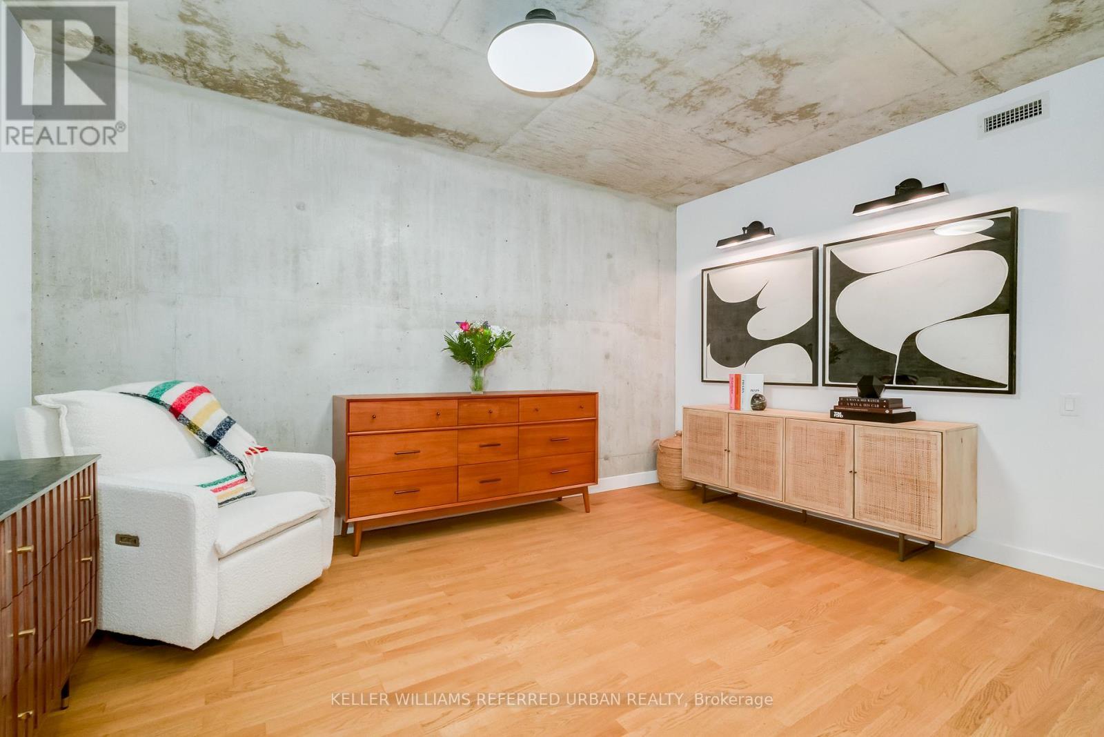 614 - 138 Princess Street, Toronto, ON - Indoor