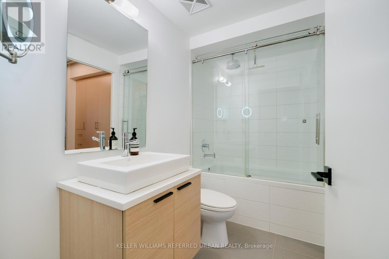 614 - 138 Princess Street, Toronto, ON - Indoor Photo Showing Bathroom