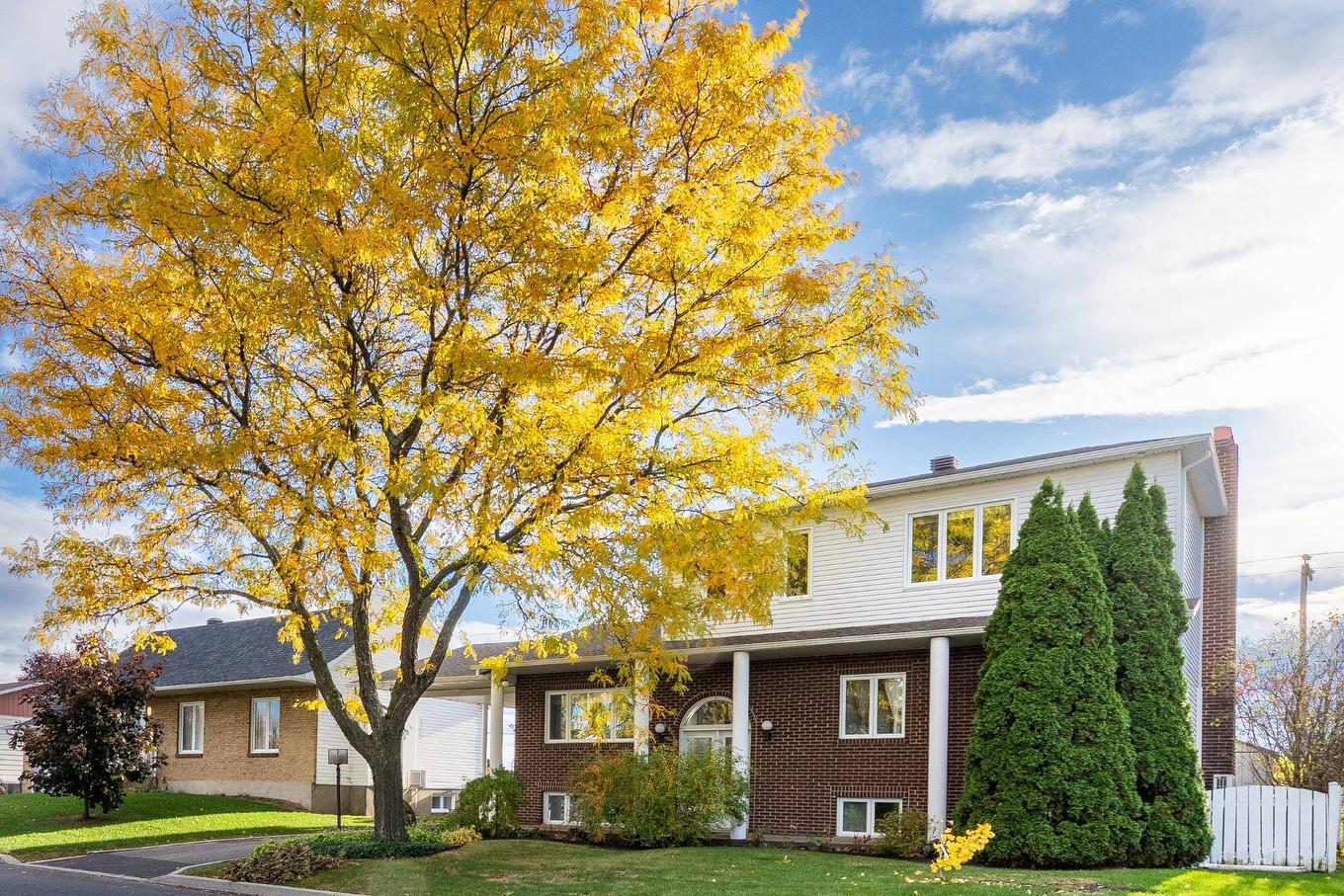 Frontage - 418 Rue De Grenoble, Sainte-Julie, QC - Outdoor With Facade