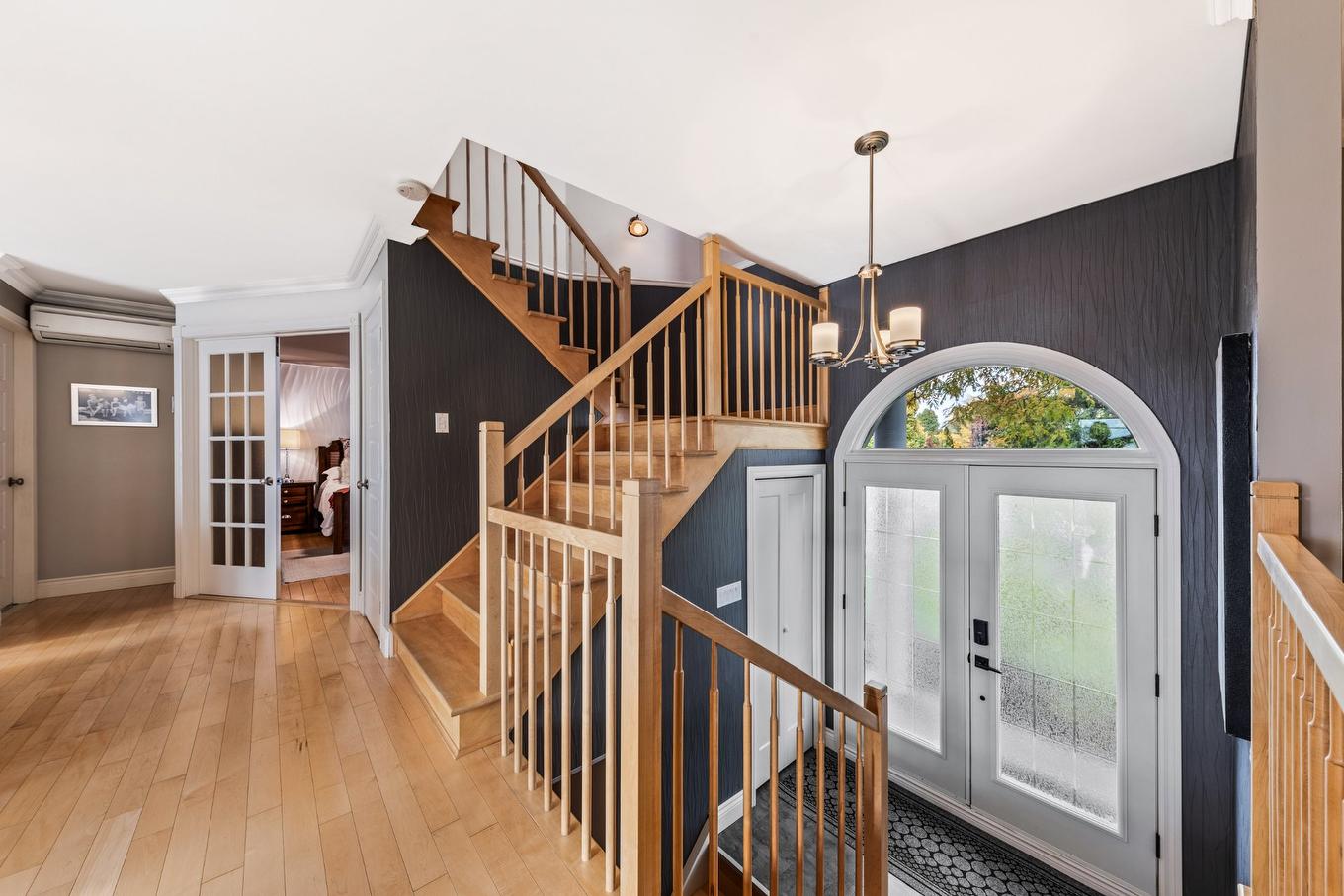 Hall - 418 Rue De Grenoble, Sainte-Julie, QC - Indoor Photo Showing Other Room