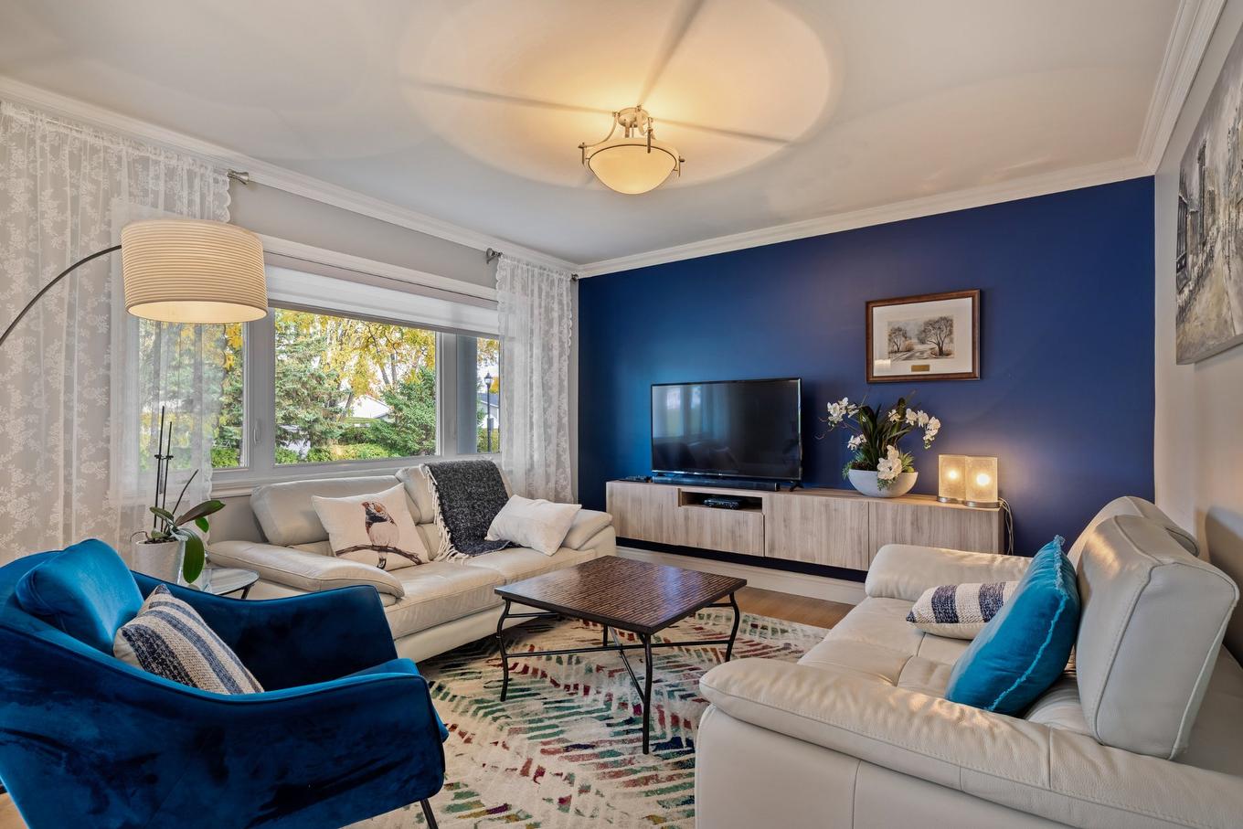 Living room - 418 Rue De Grenoble, Sainte-Julie, QC - Indoor Photo Showing Living Room