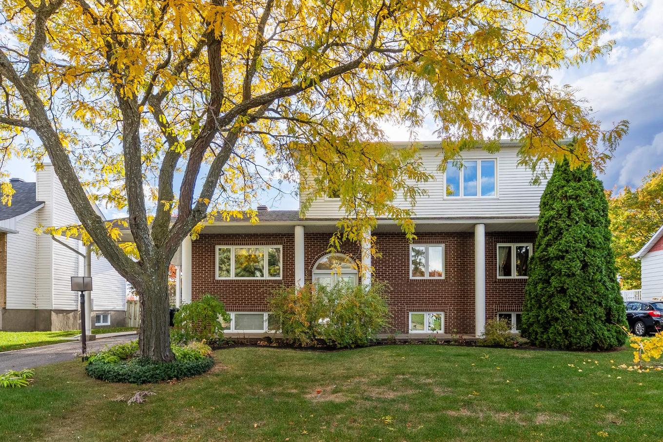 Frontage - 418 Rue De Grenoble, Sainte-Julie, QC - Outdoor