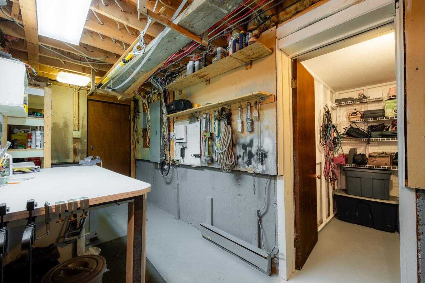 Workshop - 418 Rue De Grenoble, Sainte-Julie, QC - Indoor Photo Showing Other Room