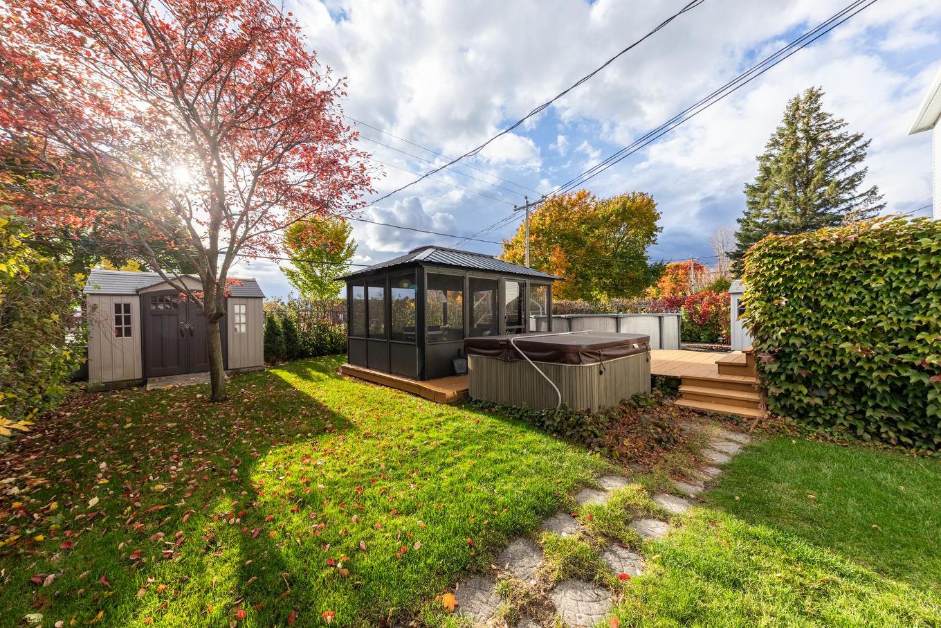 Shed - 418 Rue De Grenoble, Sainte-Julie, QC - Outdoor