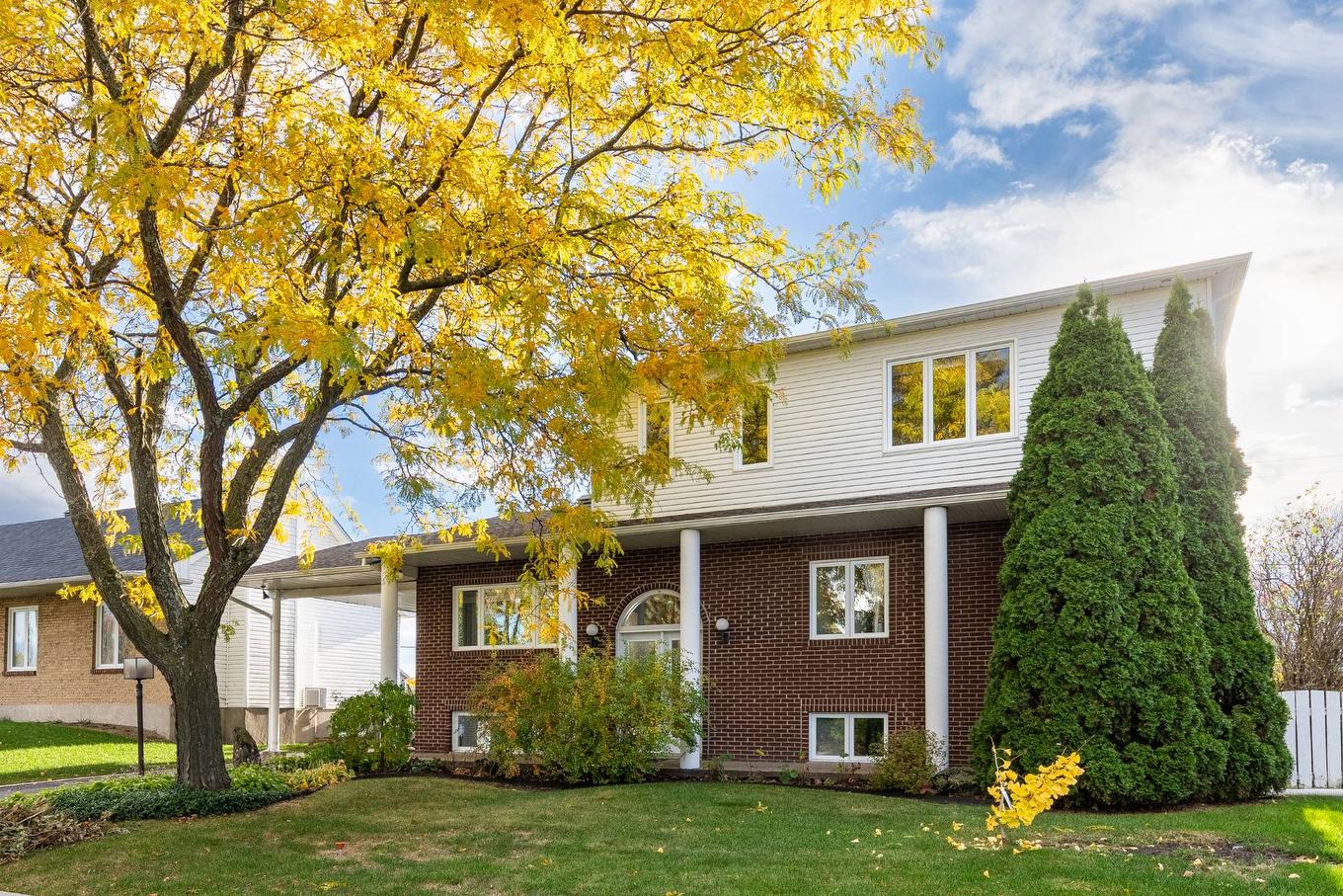 Frontage - 418 Rue De Grenoble, Sainte-Julie, QC - Outdoor