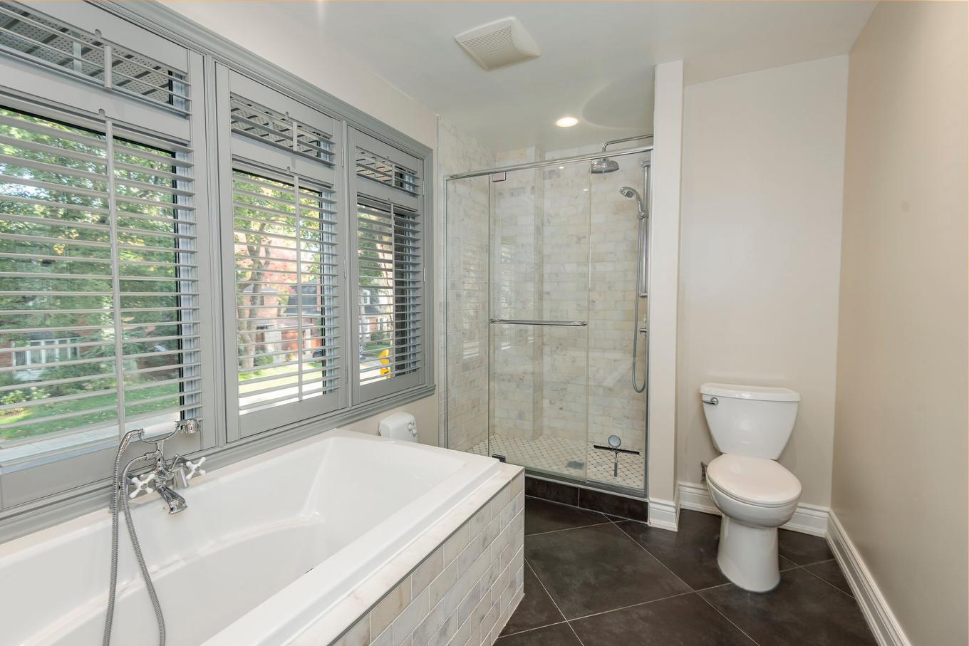 Ensuite bathroom - 7370 Rue De Tilly, Montréal (Côte-Des-Neiges/Notre-Dame-De-Grâce), QC - Indoor Photo Showing Bathroom