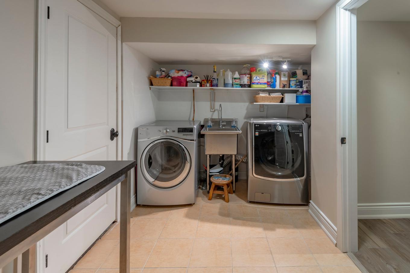 Laundry room - 7370 Rue De Tilly, Montréal (Côte-Des-Neiges/Notre-Dame-De-Grâce), QC - Indoor Photo Showing Laundry Room