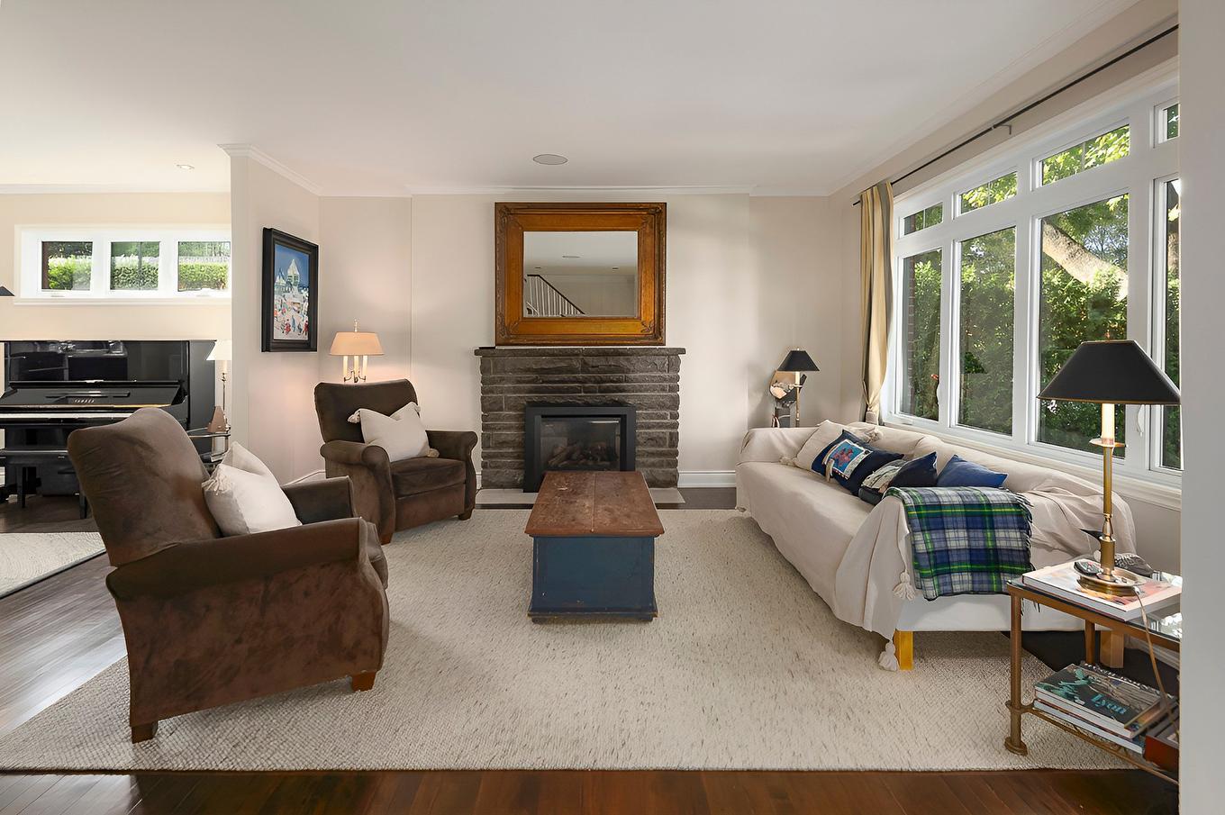 Living room - 7370 Rue De Tilly, Montréal (Côte-Des-Neiges/Notre-Dame-De-Grâce), QC - Indoor Photo Showing Living Room With Fireplace