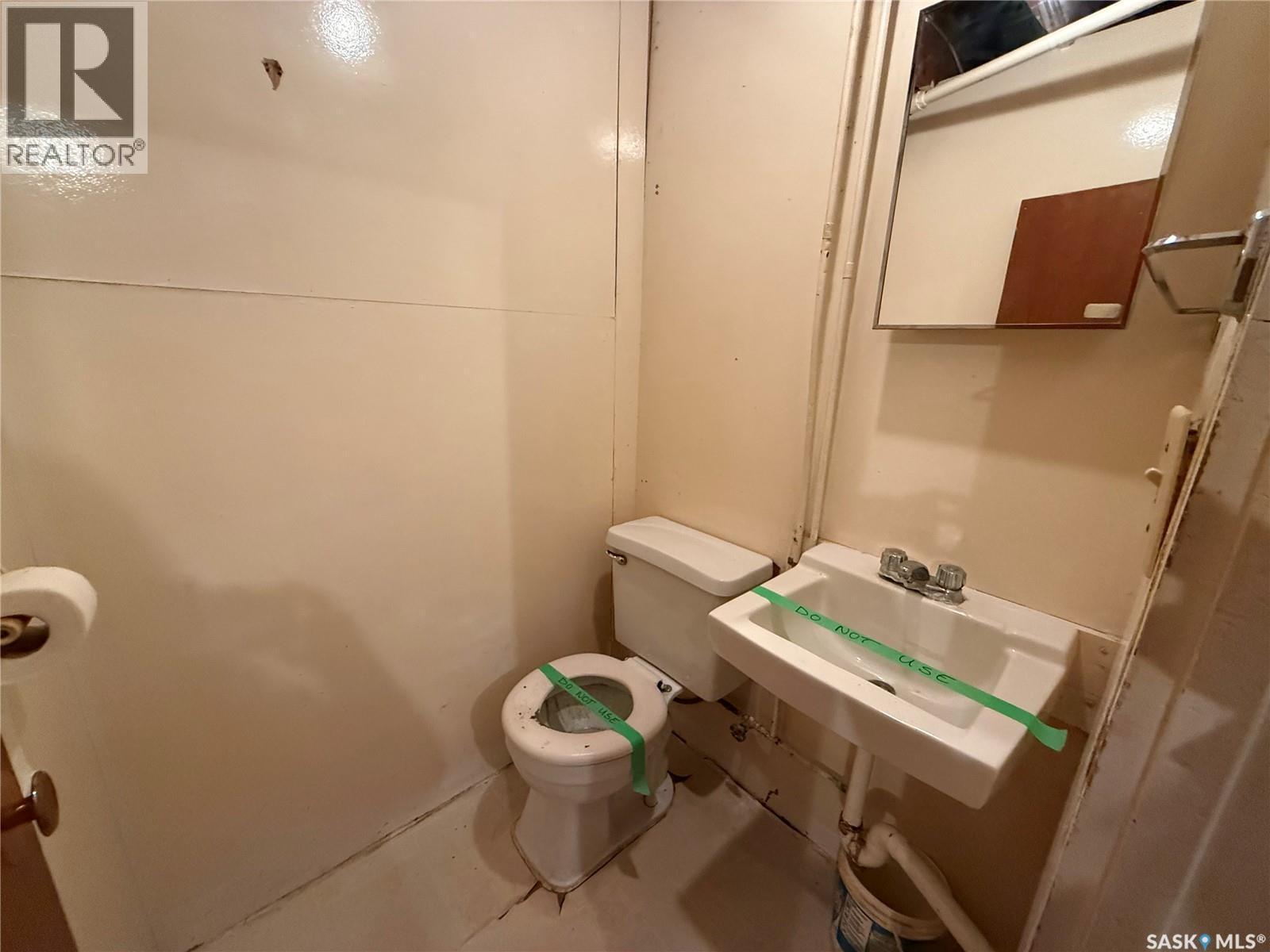 211 Little Flower Avenue, Rosetown, SK - Indoor Photo Showing Bathroom