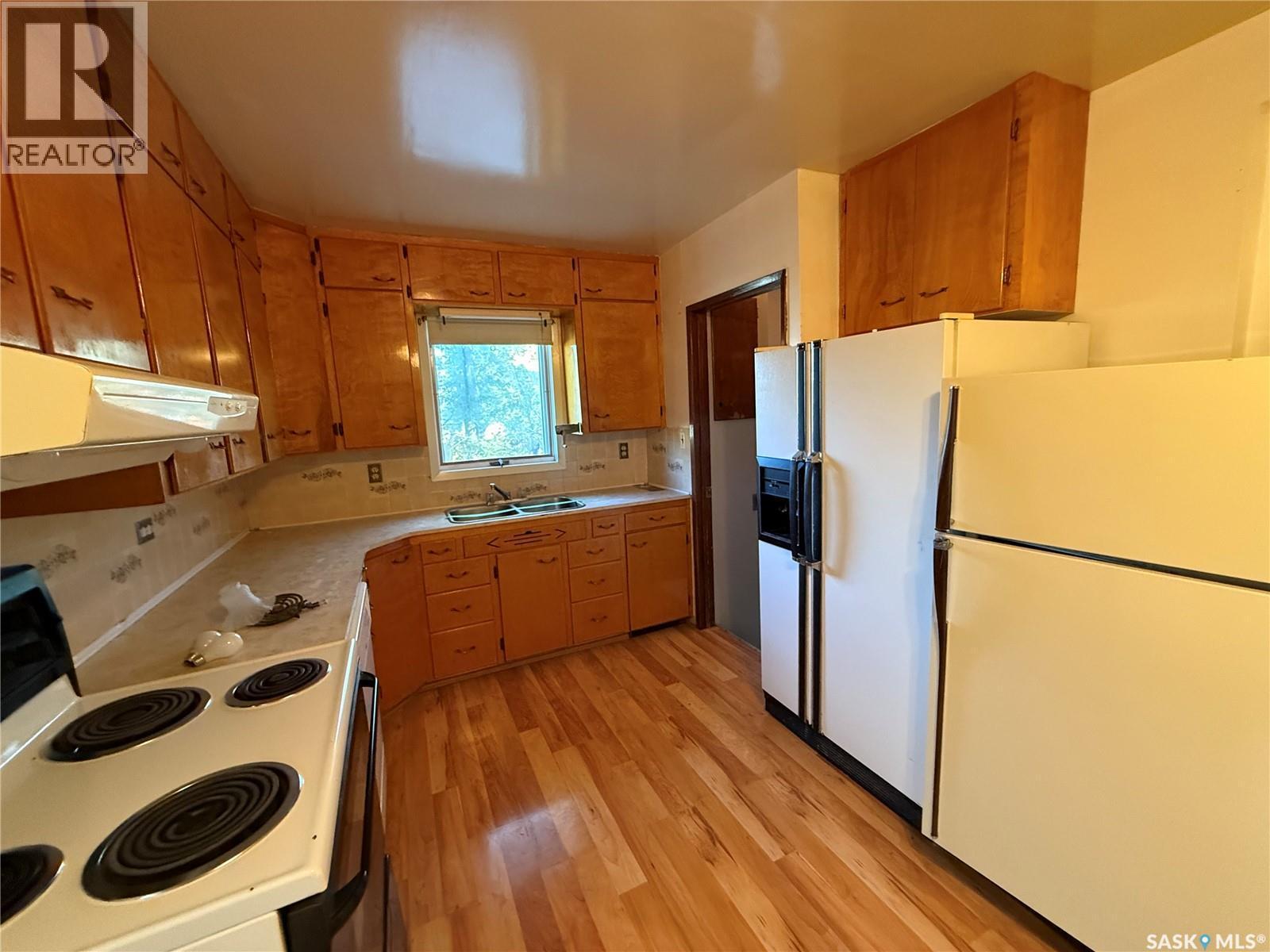 211 Little Flower Avenue, Rosetown, SK - Indoor Photo Showing Kitchen With Double Sink