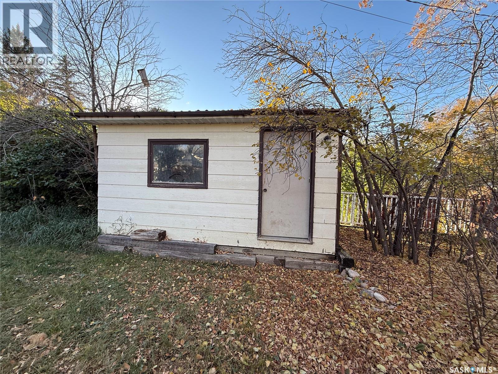 211 Little Flower Avenue, Rosetown, SK - Outdoor